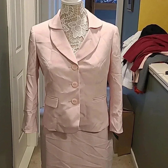 LE SUIT SUIT - Picture 3 of 8